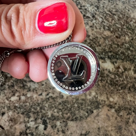 Louis Vuitton Paris silver necklace - Picture 10 of 14